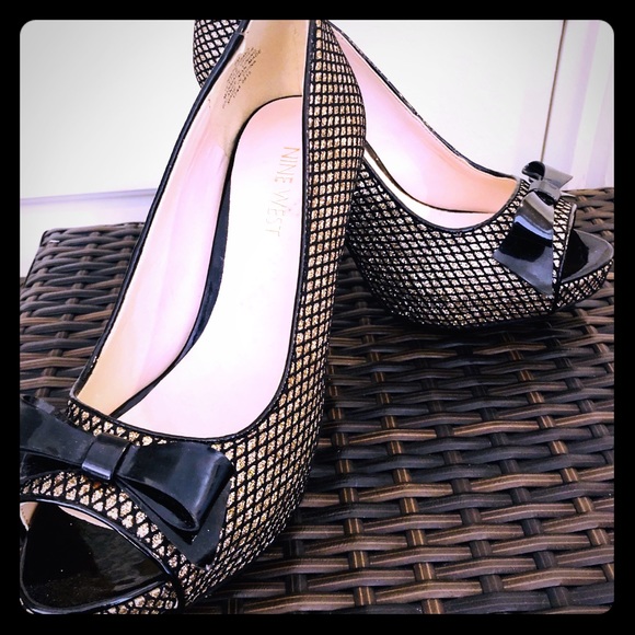 NEW Nine West Gold & Black High Heel Pumps Size 6 - Picture 1 of 1